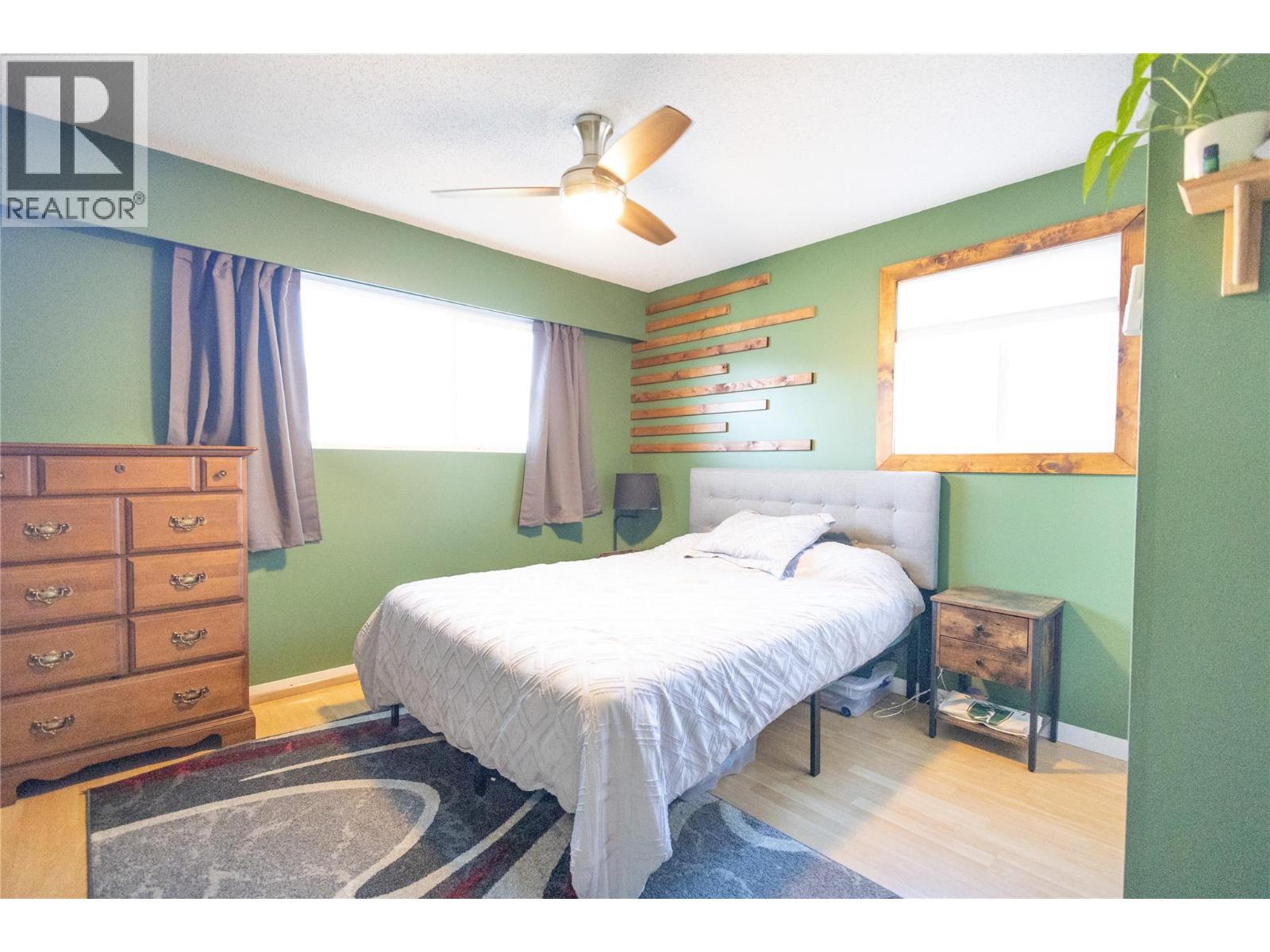 4305 24 Street - 36