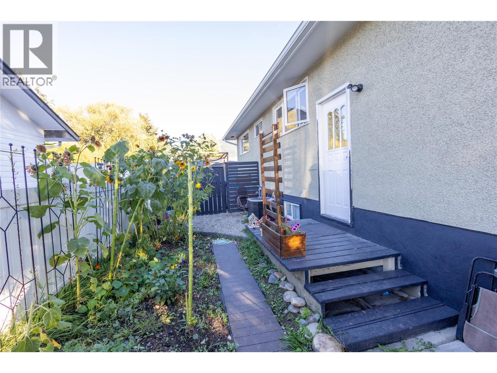4305 24 Street - 44