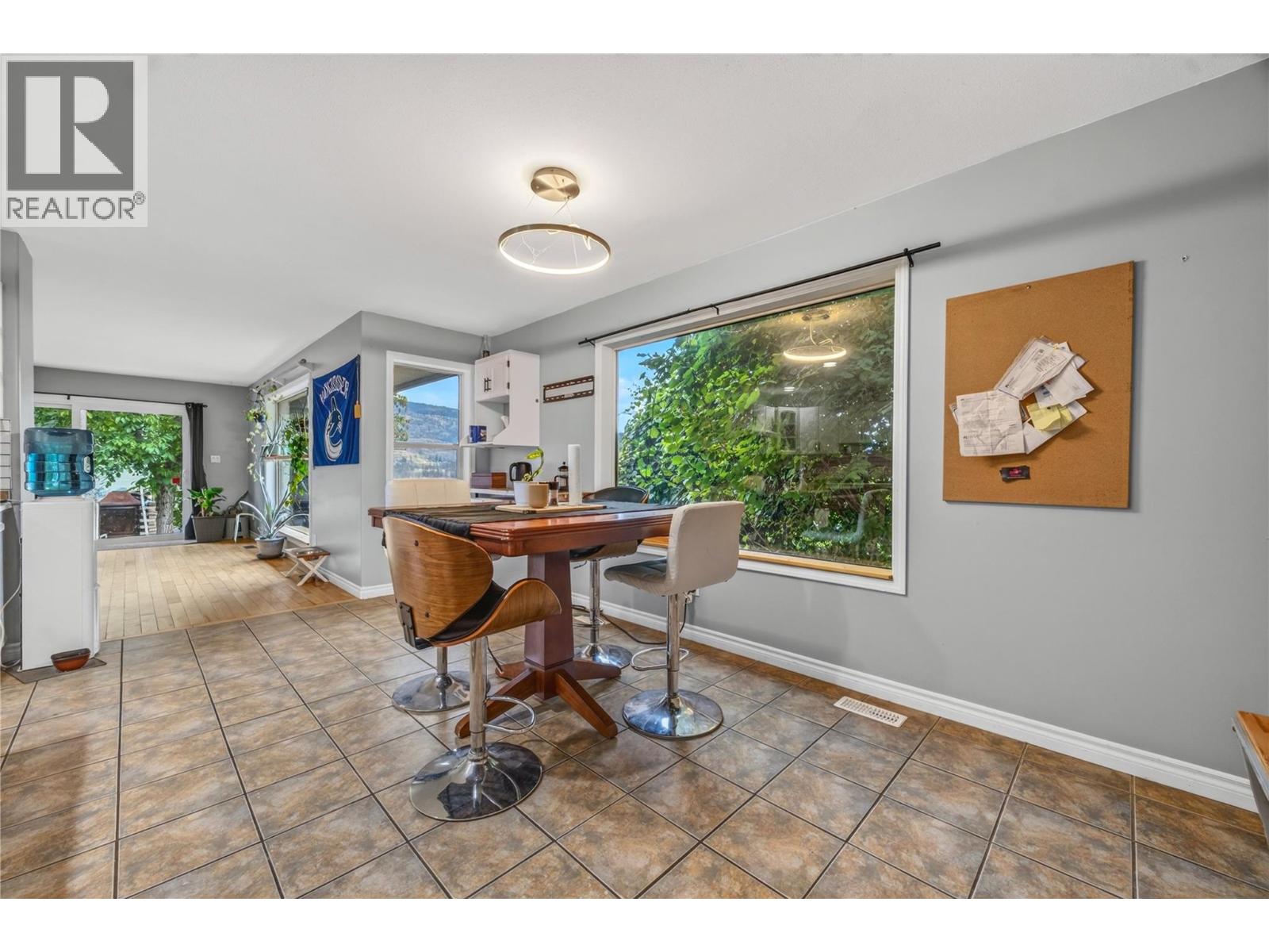 213 Tamarac Avenue - 11