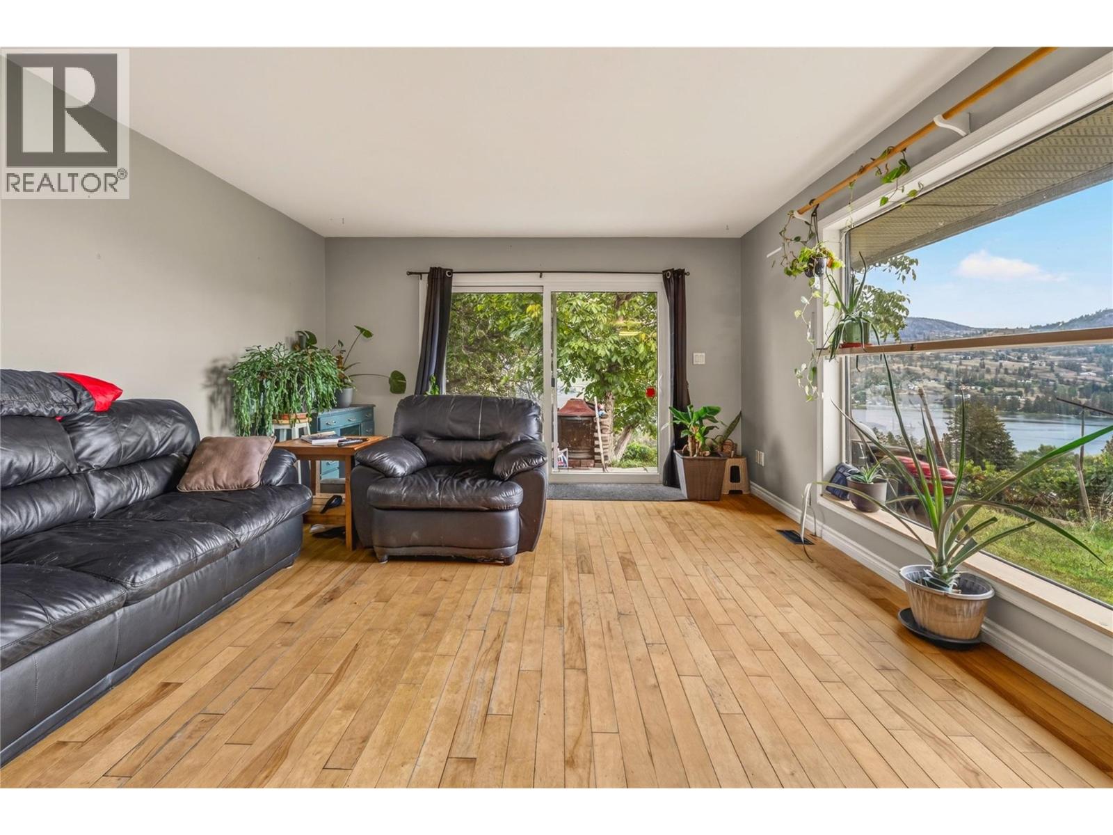 213 Tamarac Avenue - 14