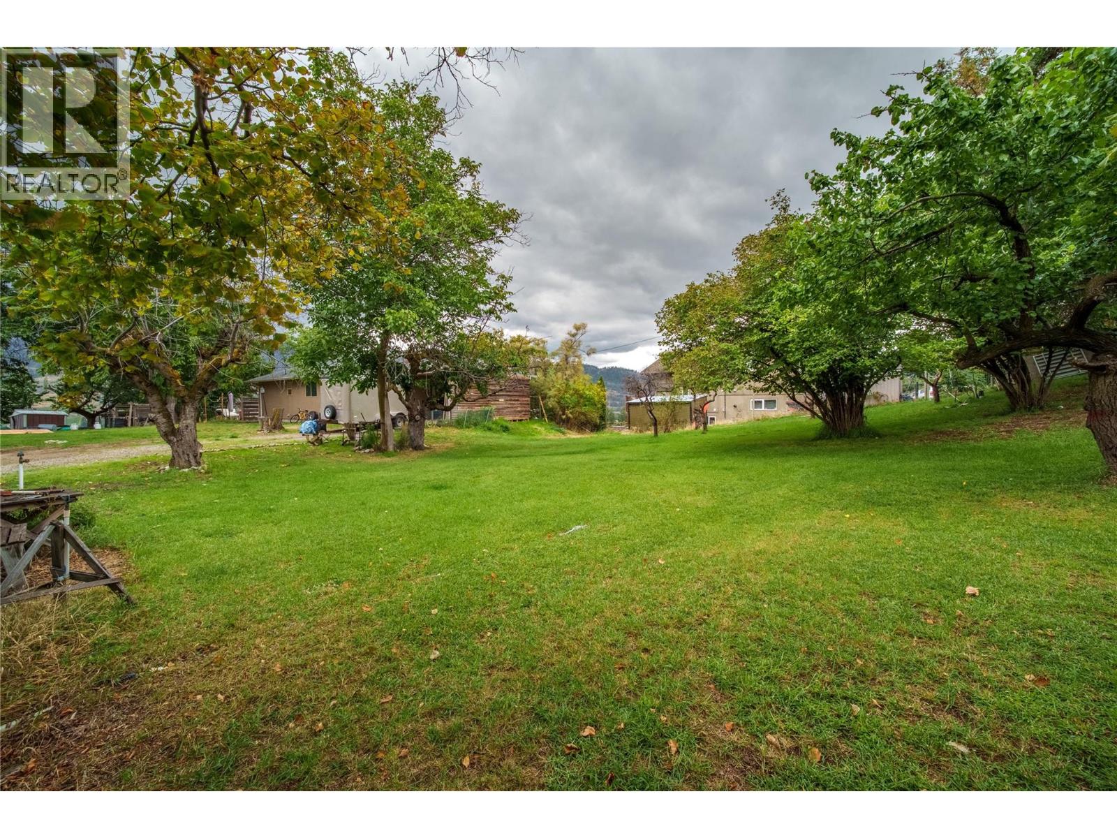 213 Tamarac Avenue - 41