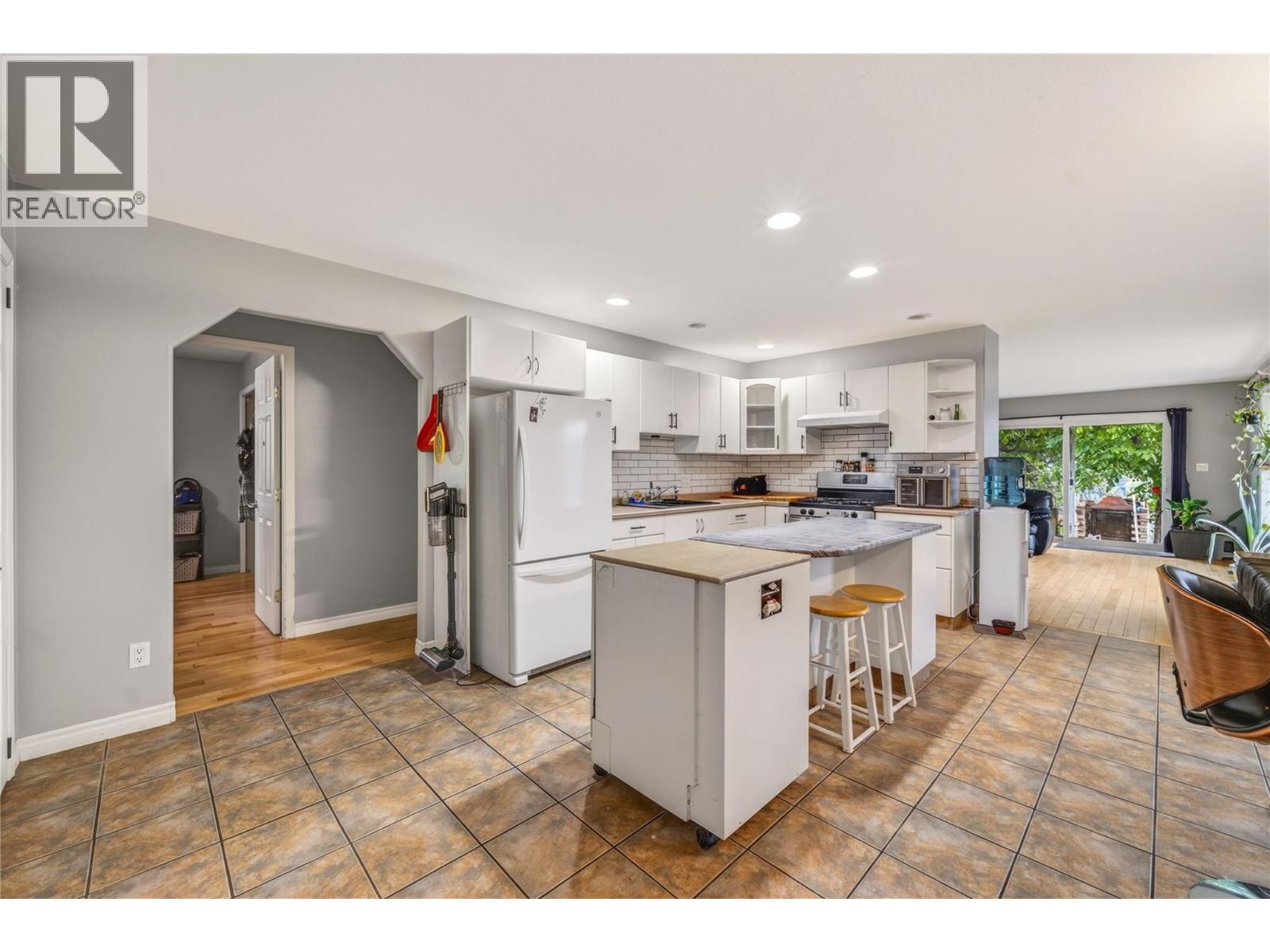 213 Tamarac Avenue - 6