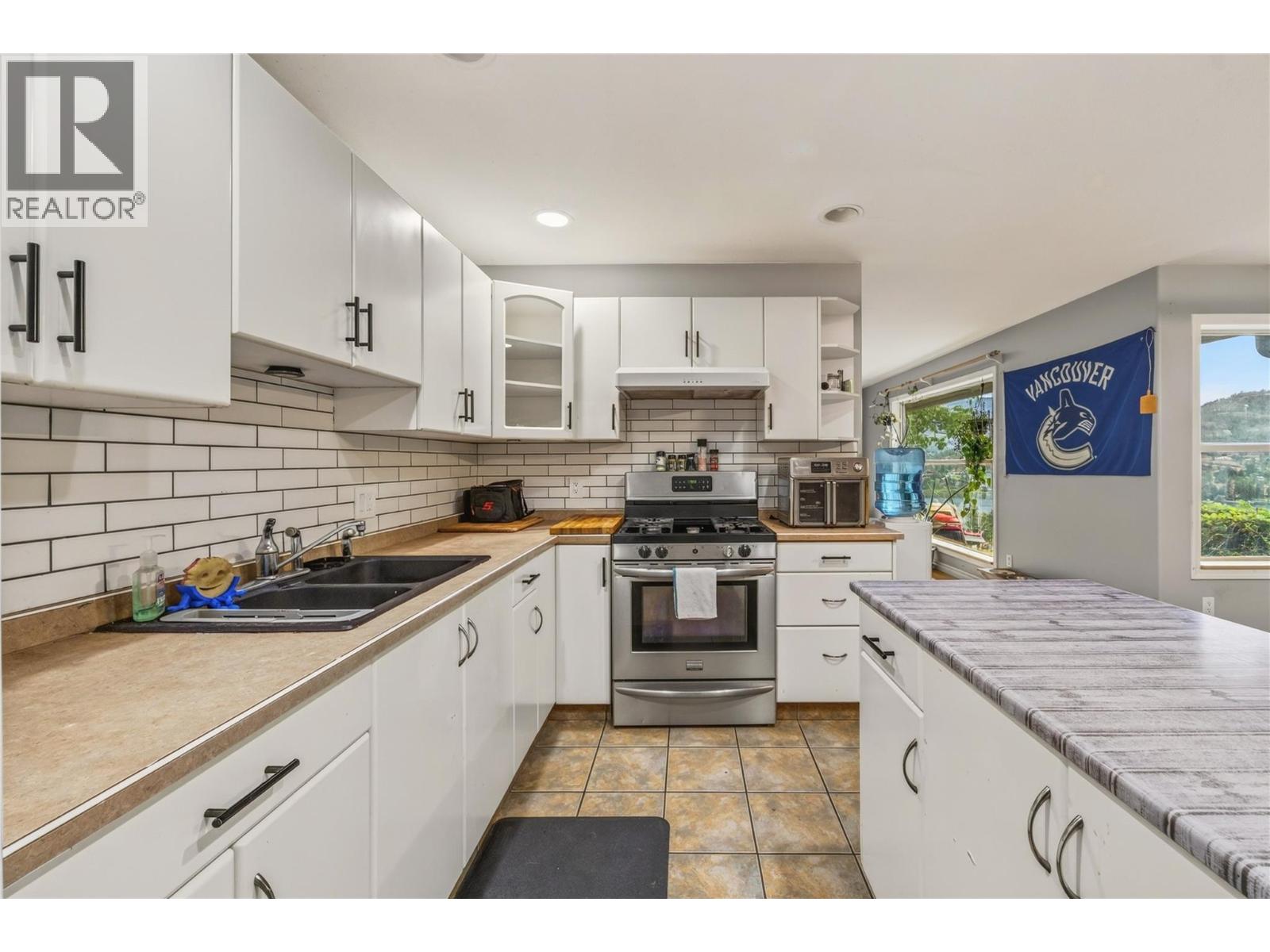 213 Tamarac Avenue - 7