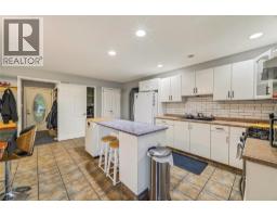 Kitchen - 213 Tamarac Avenue, Kaleden, BC V0H1K0 Photo 9