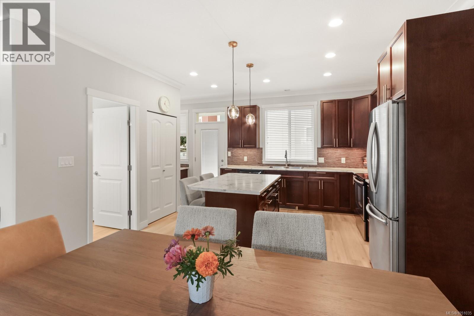 #3 6115 Glacier Way - 16