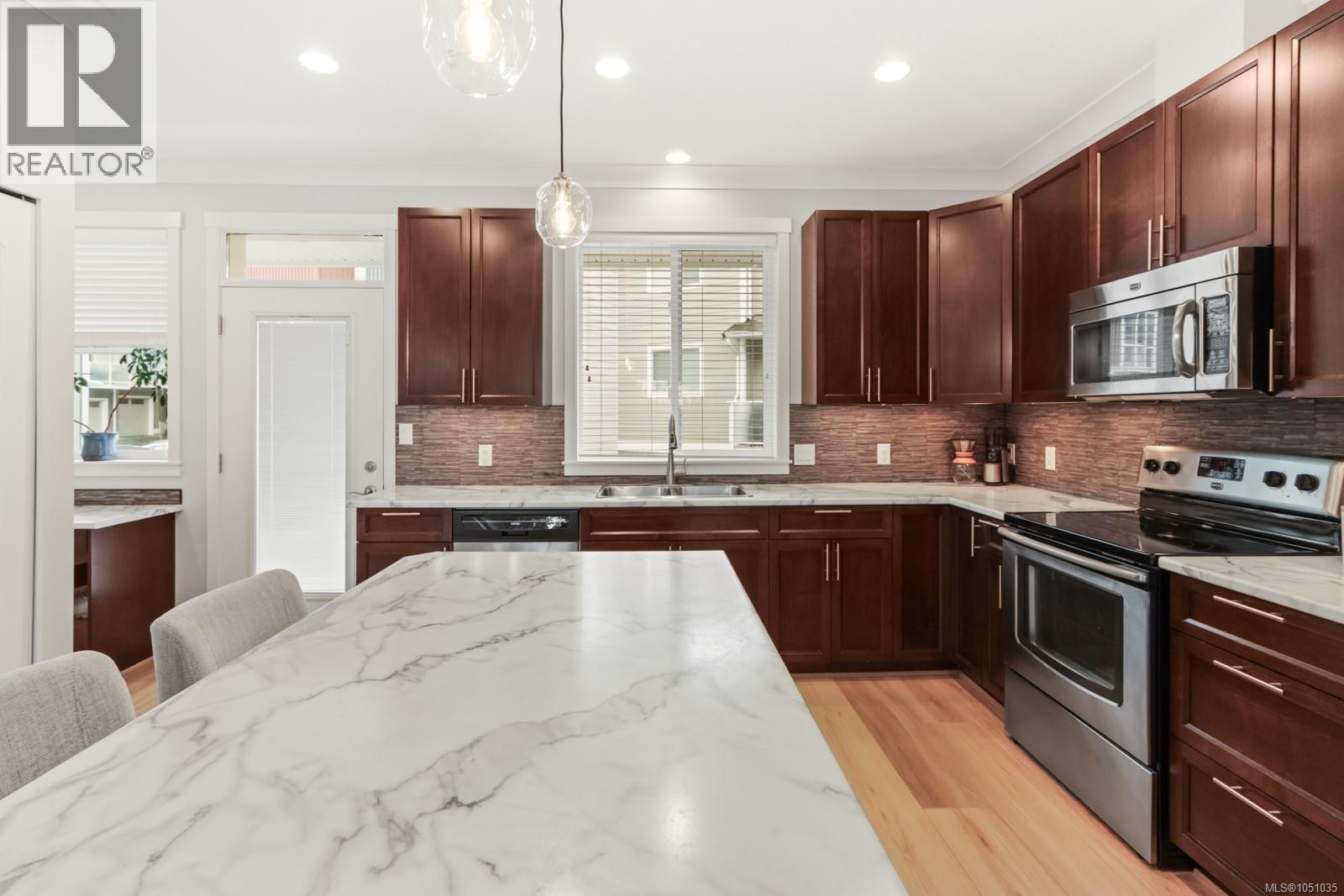 #3 6115 Glacier Way - Image 19