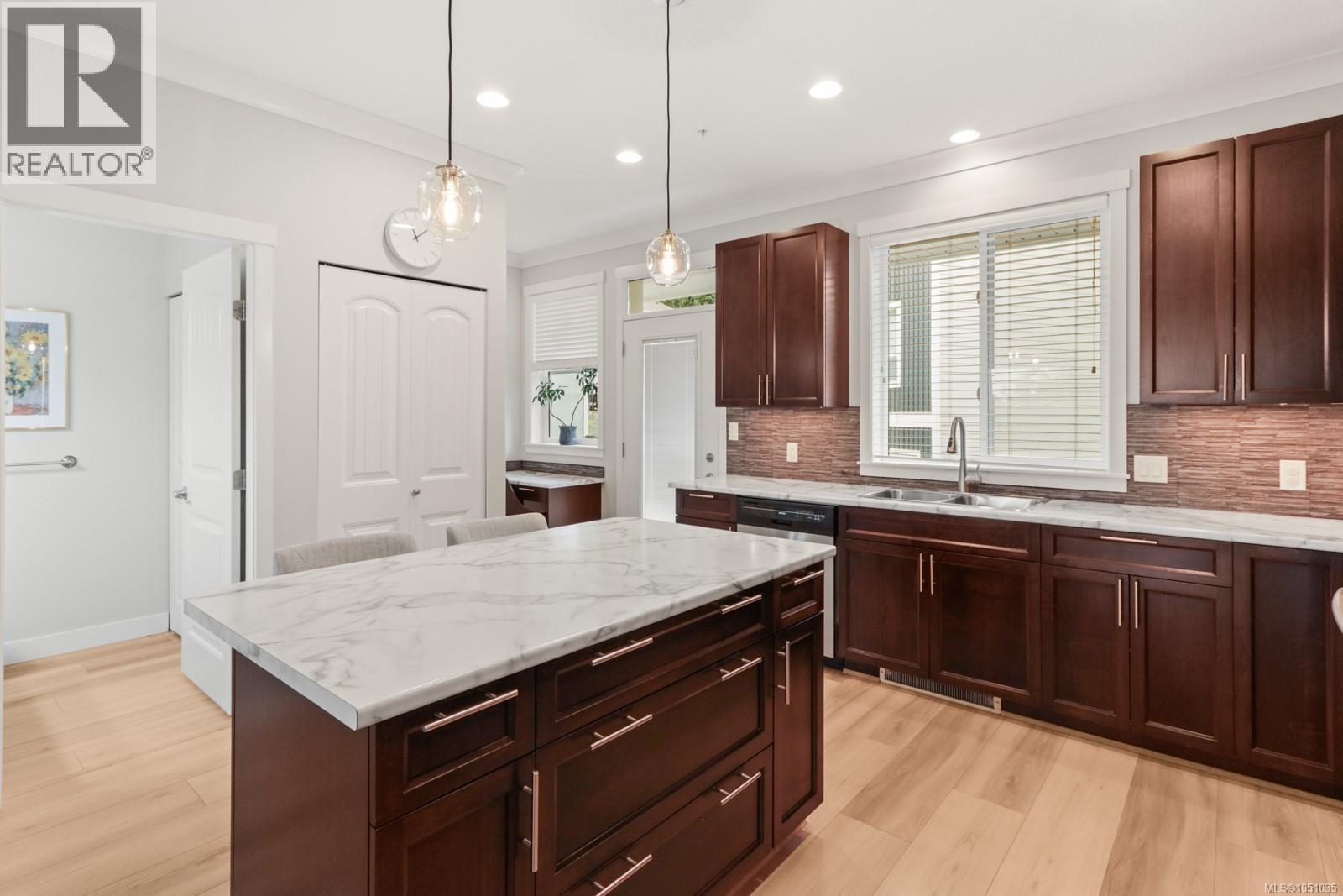 #3 6115 Glacier Way - 21