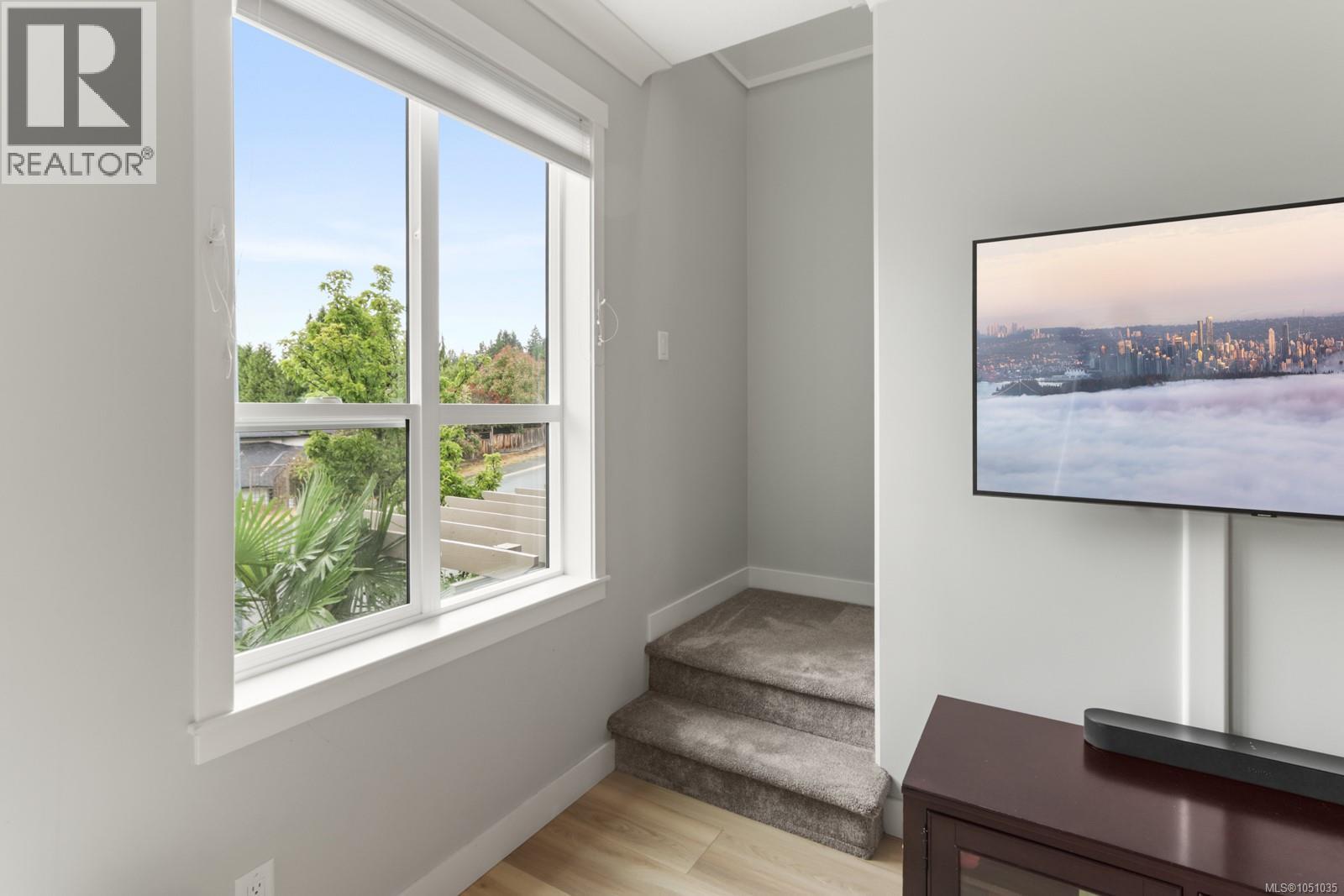 #3 6115 Glacier Way - 33