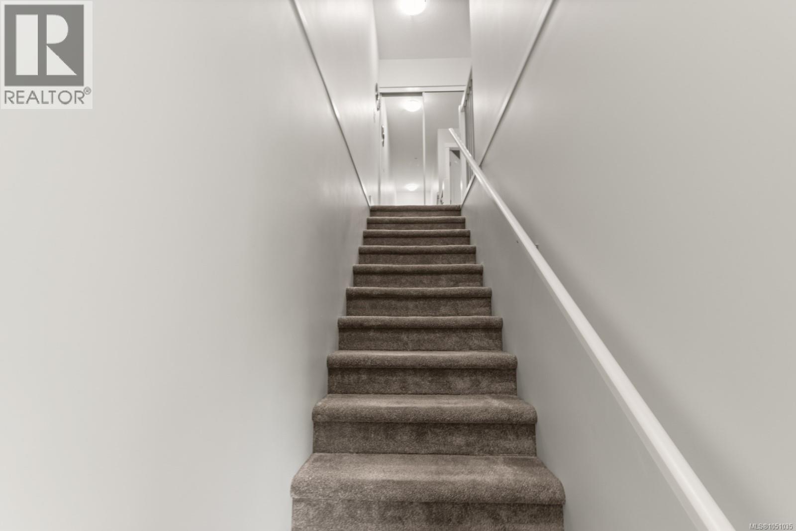 #3 6115 Glacier Way - 34
