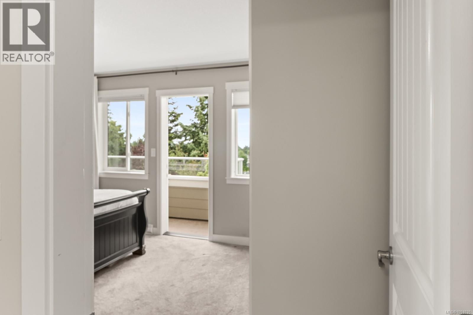 #3 6115 Glacier Way - 35