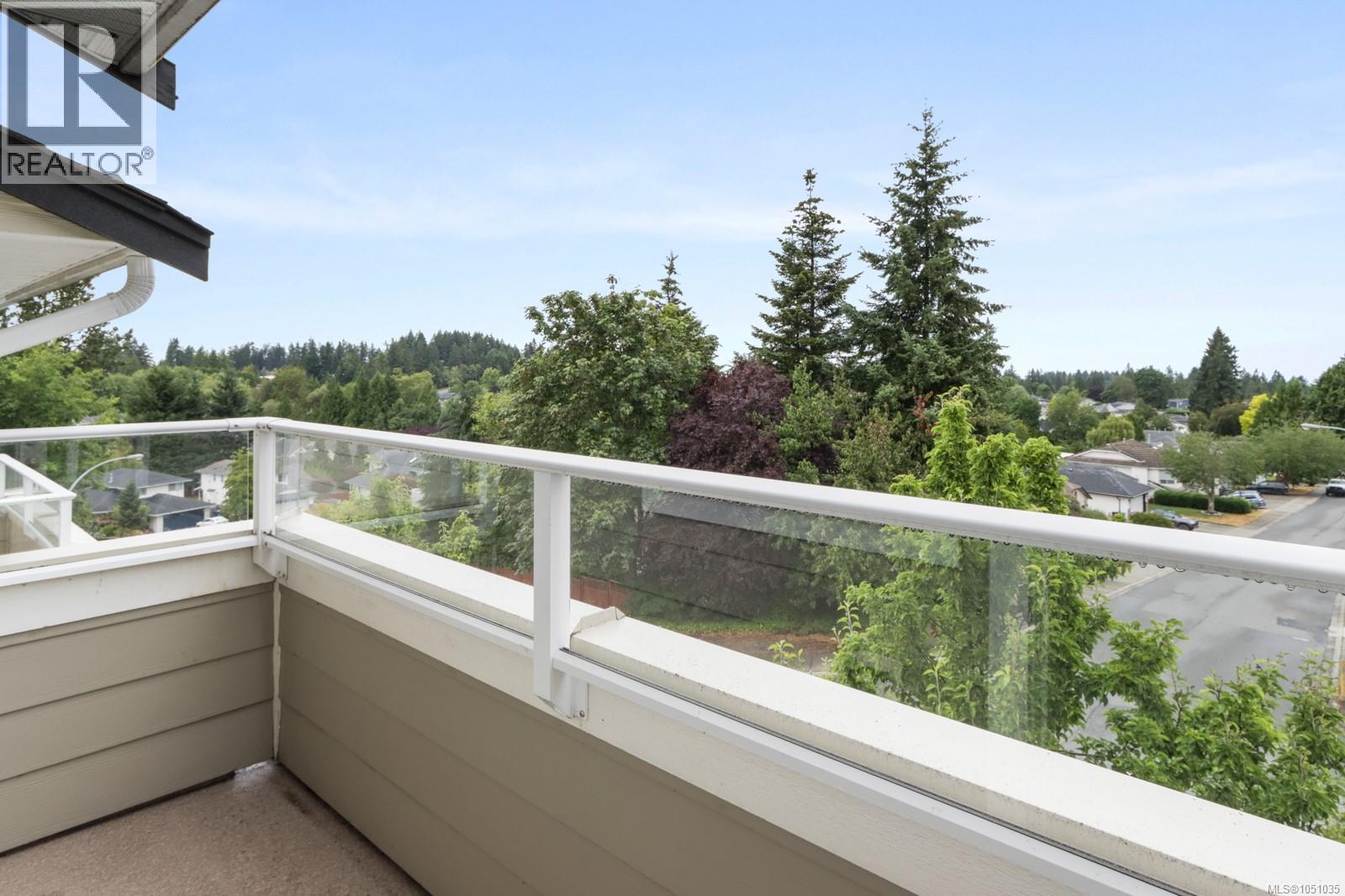 #3 6115 Glacier Way - Image 40