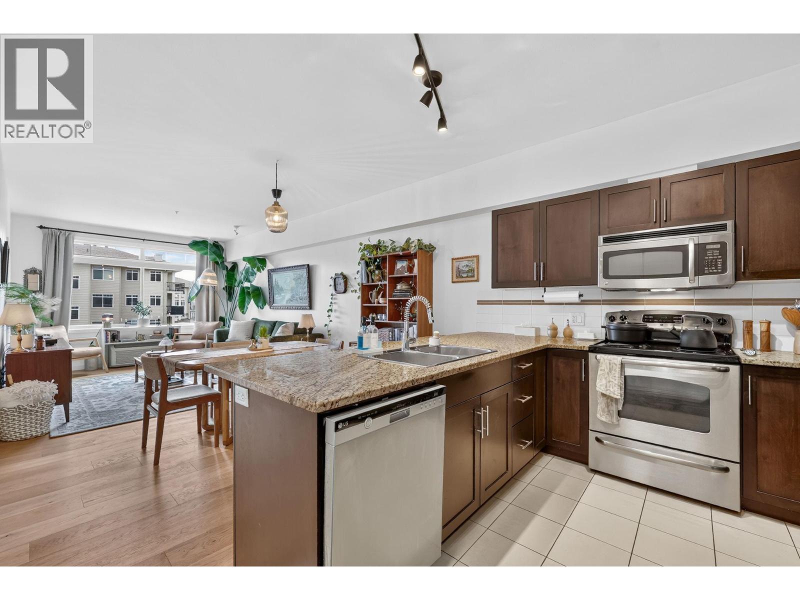 302 1350 Ridgeway Drive, Kelowna