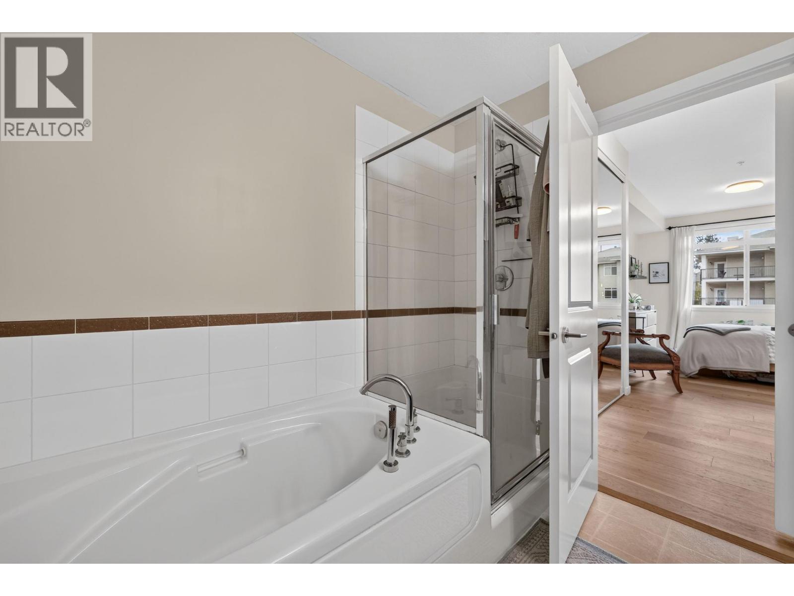 302 1350 Ridgeway Drive, Kelowna
