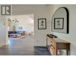 20 Lakeshore Drive thumbnail 19