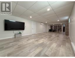 20 Lakeshore Drive thumbnail 32