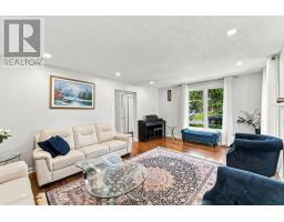 93 Beaver Ridge, Ottawa, ON K2E6E5 Photo 7