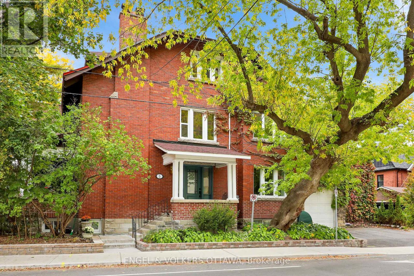 Welcome to 5 Woodlawn Ave!