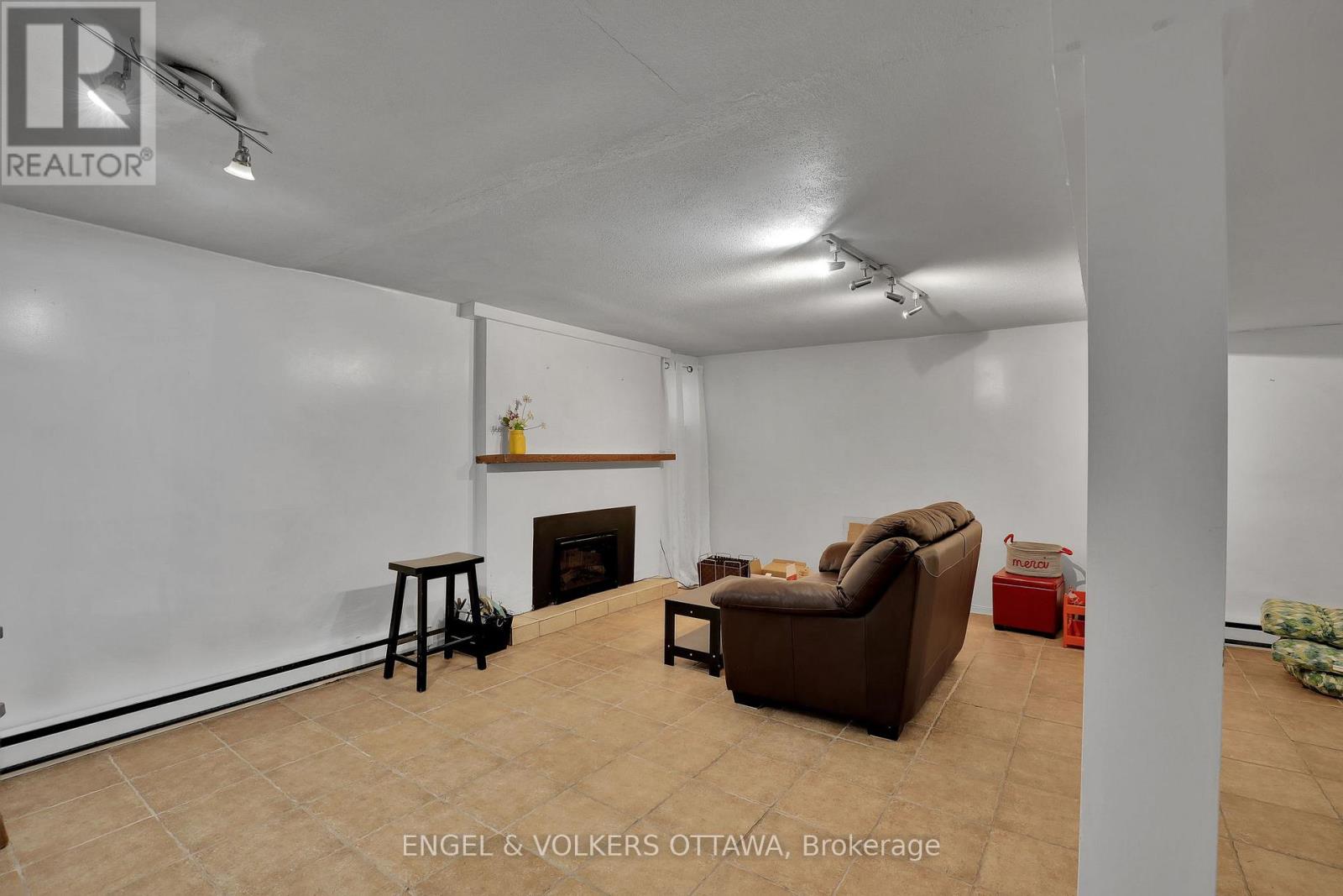 5 WOODLAWN AVENUE - 36