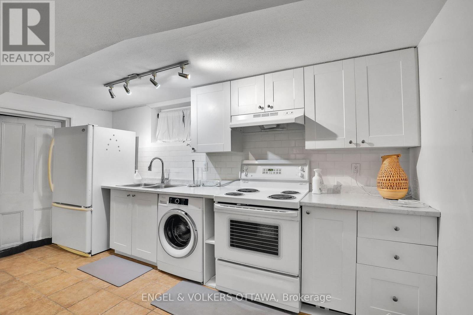 5 WOODLAWN AVENUE - 37