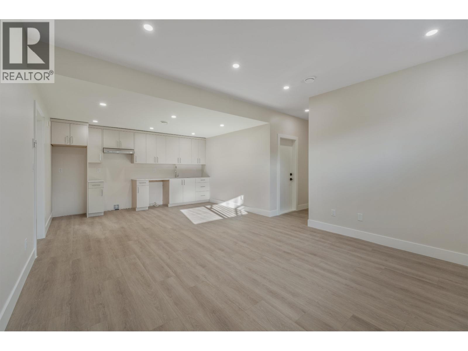5089 HEADLANDS HEIGHTS - Image 29