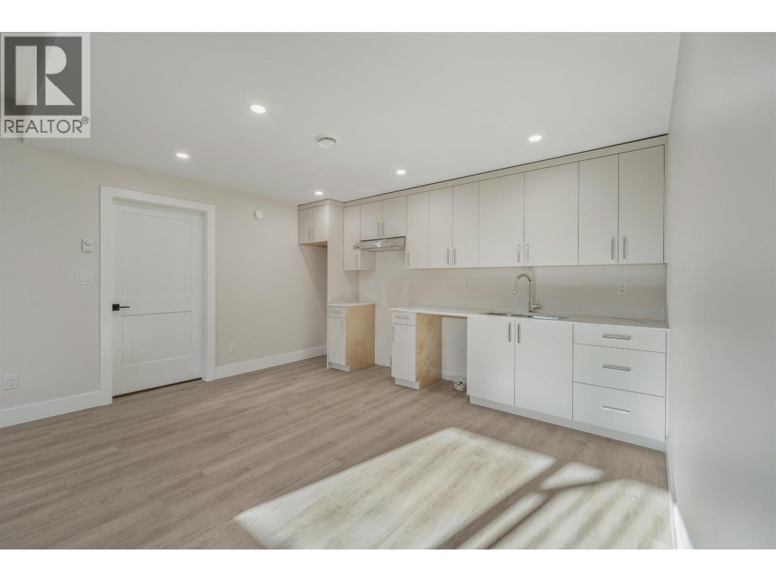 5089 HEADLANDS HEIGHTS - Image 30
