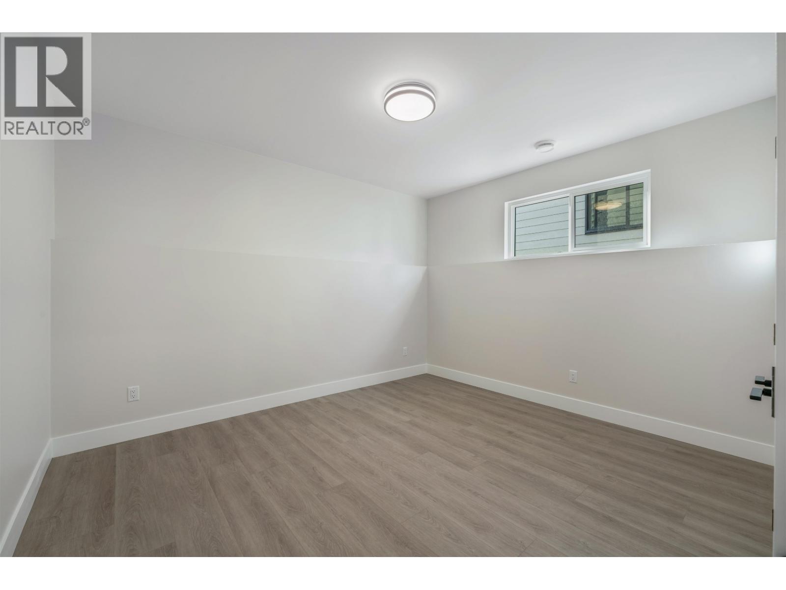 5089 HEADLANDS HEIGHTS - Image 32