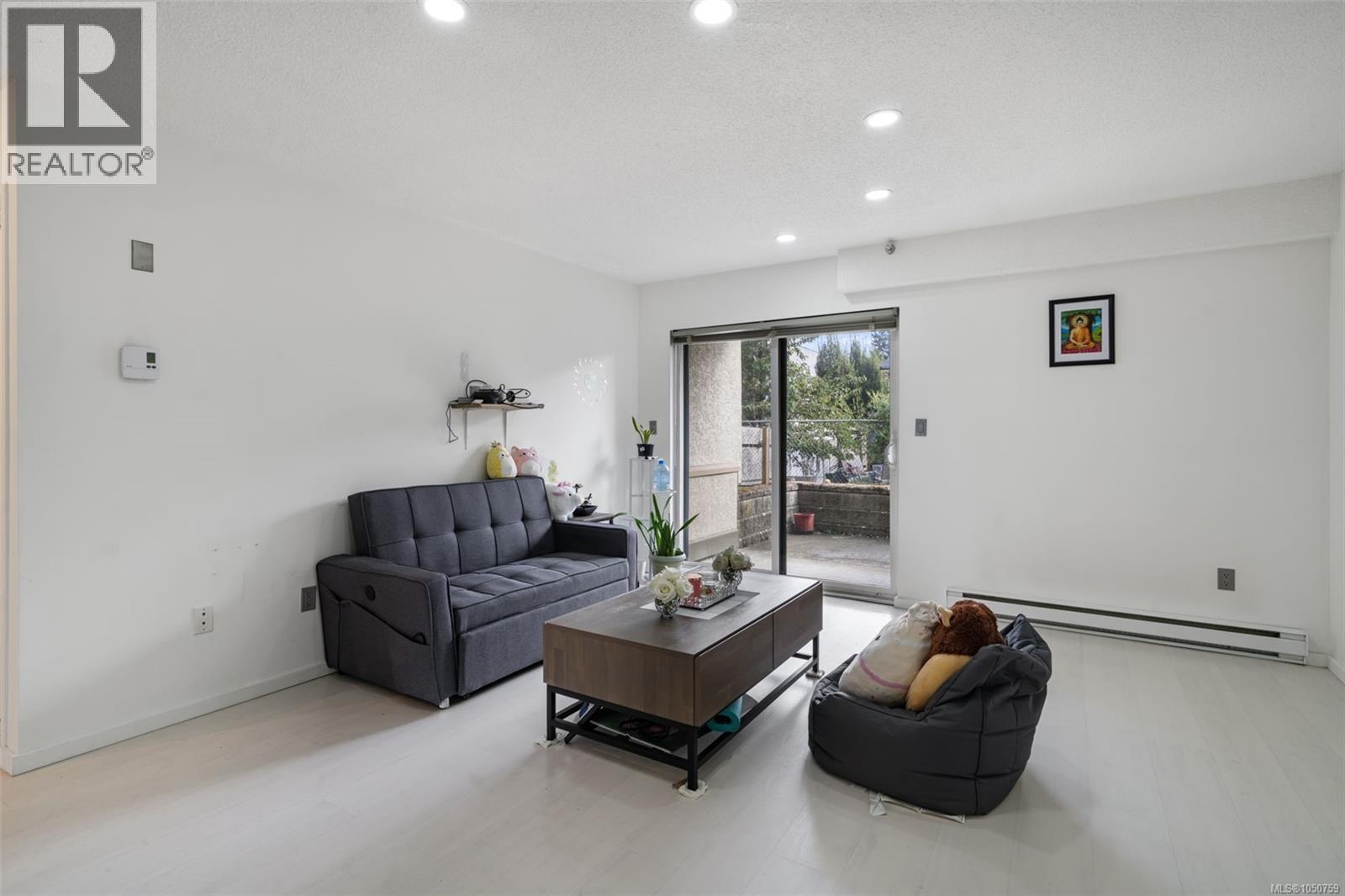 #105 2757 Quadra St - 6