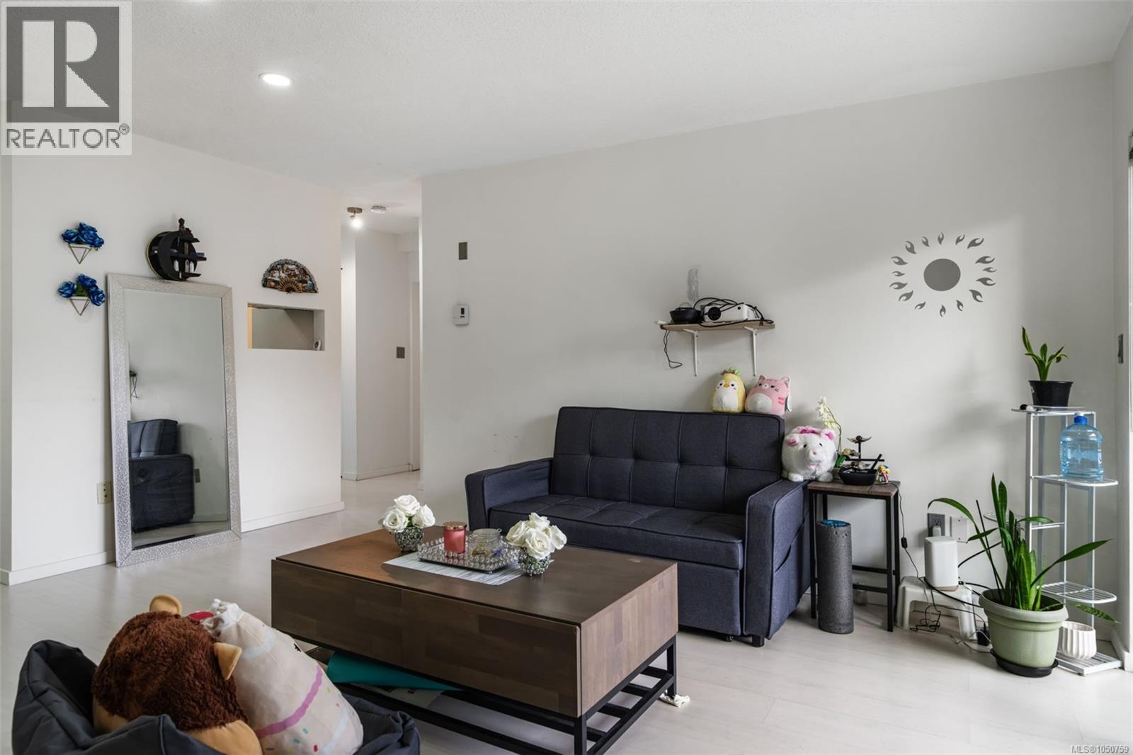 #105 2757 Quadra St - 7