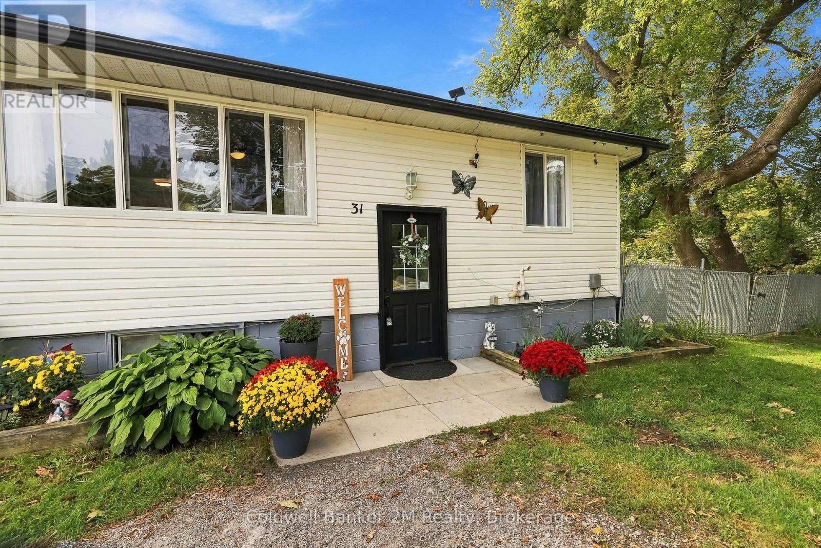 31 Johnston Street, Georgina (Pefferlaw), Ontario, L0E1N0, Georgina (Pefferlaw), Ontario — photo 2 of 5