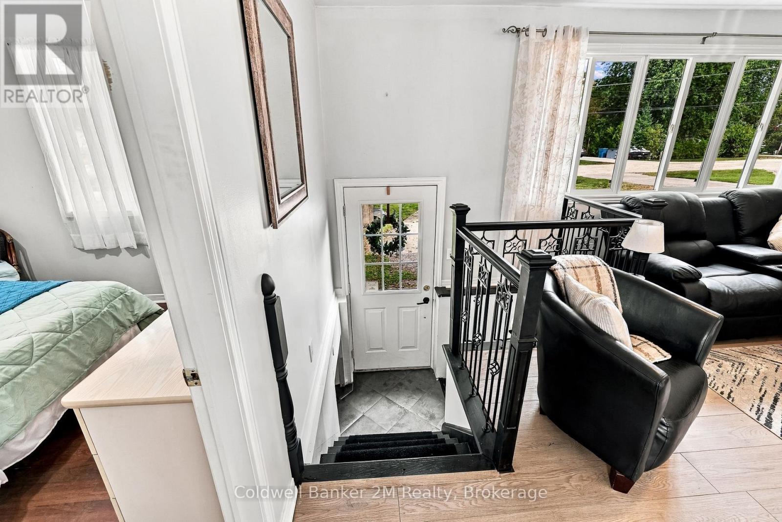 31 Johnston Street, Georgina (Pefferlaw), Ontario, L0E1N0, Georgina (Pefferlaw), Ontario — photo 3 of 5
