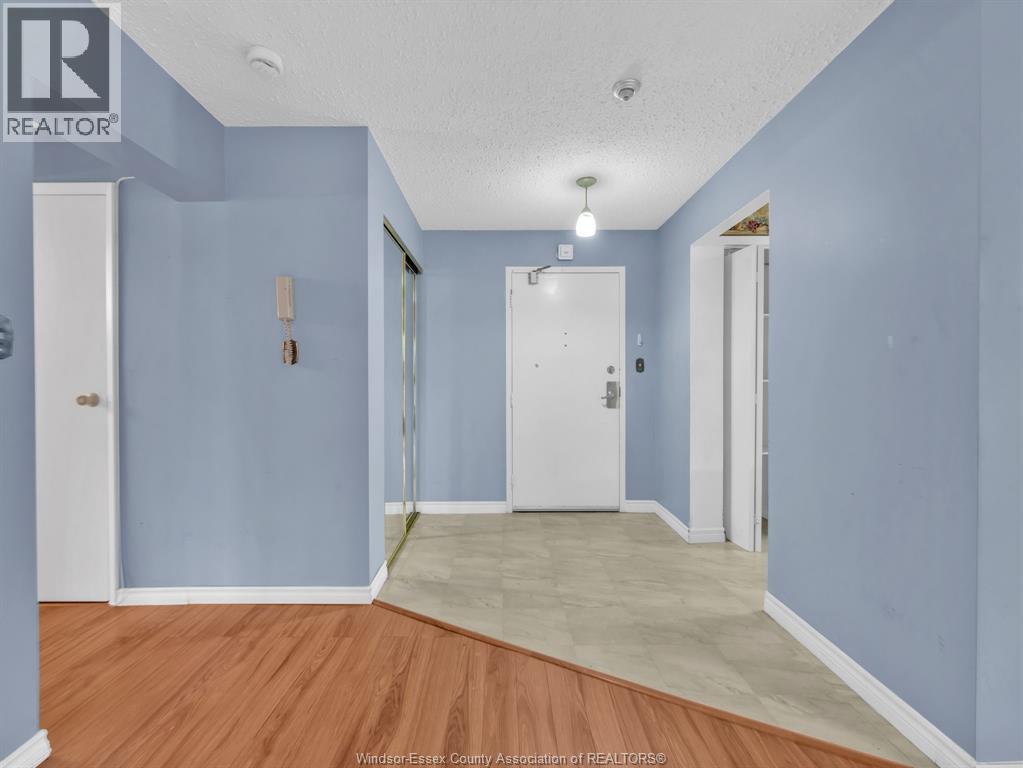 3936 Wyandotte Street East — photo 7