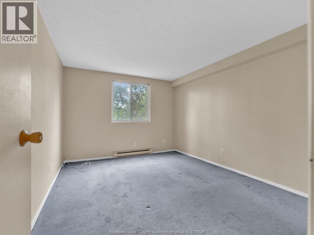 3936 Wyandotte Street East — photo 17