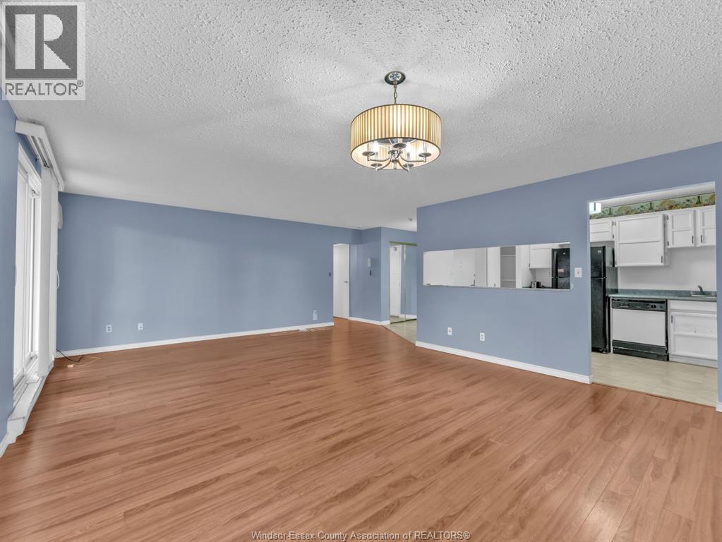 3936 Wyandotte Street East — photo 10