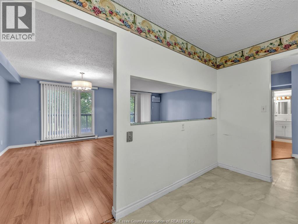 3936 Wyandotte Street East — photo 14