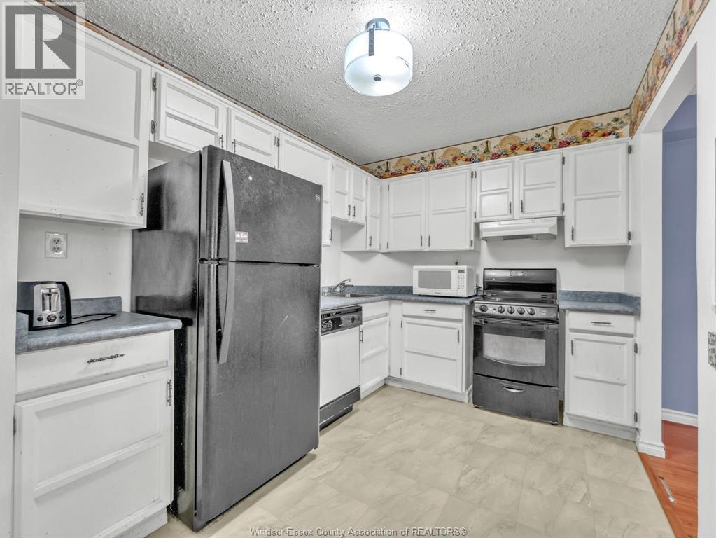 3936 Wyandotte Street East — photo 13