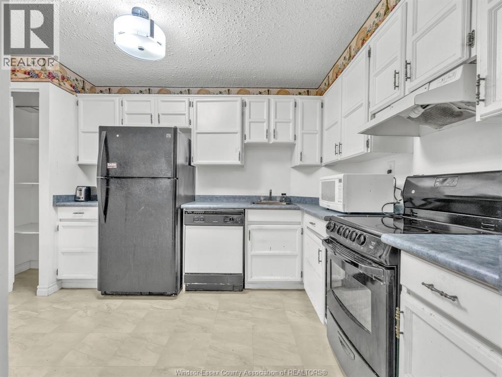3936 Wyandotte Street East — photo 12
