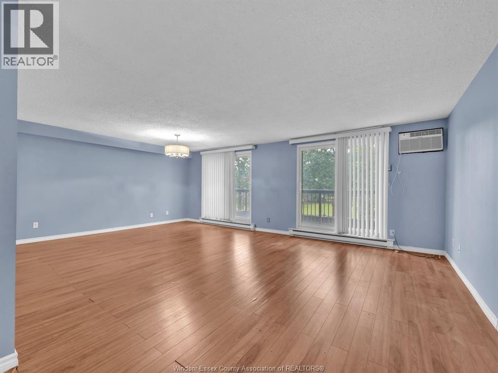 3936 Wyandotte Street East — photo 8
