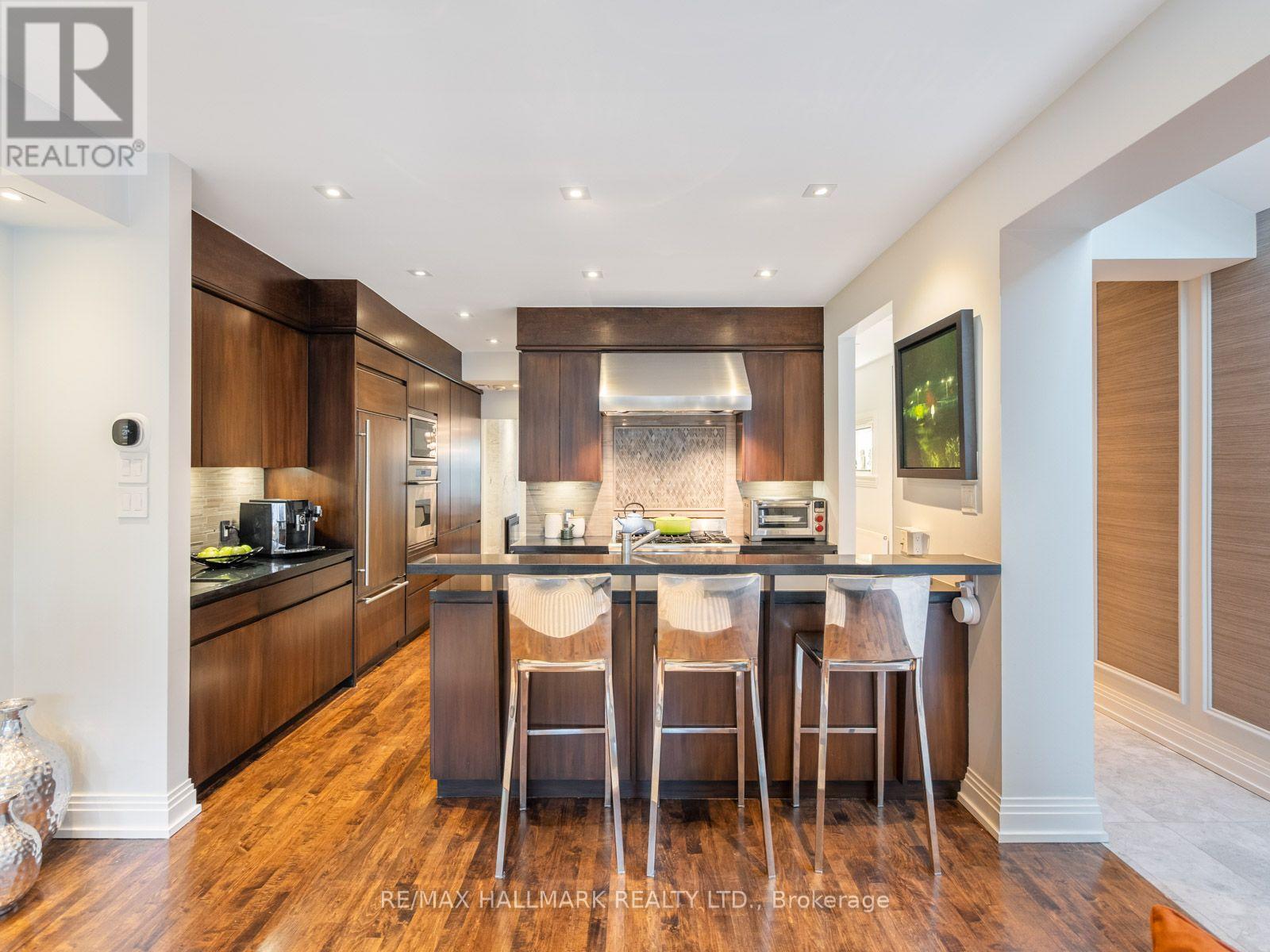 81 MACPHERSON AVENUE - Image 12