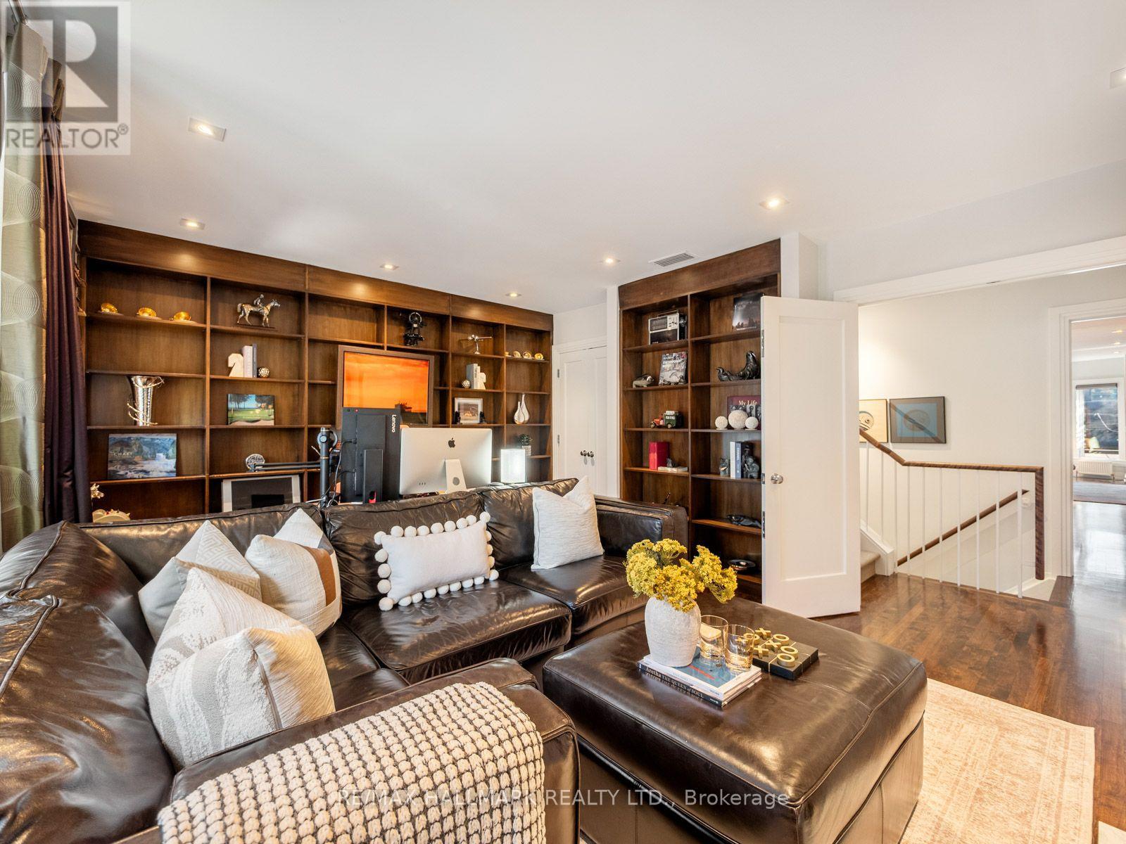 81 MACPHERSON AVENUE - Image 22