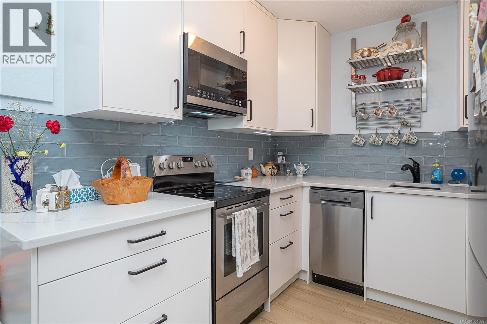 #5 974 Dunford Ave - 11