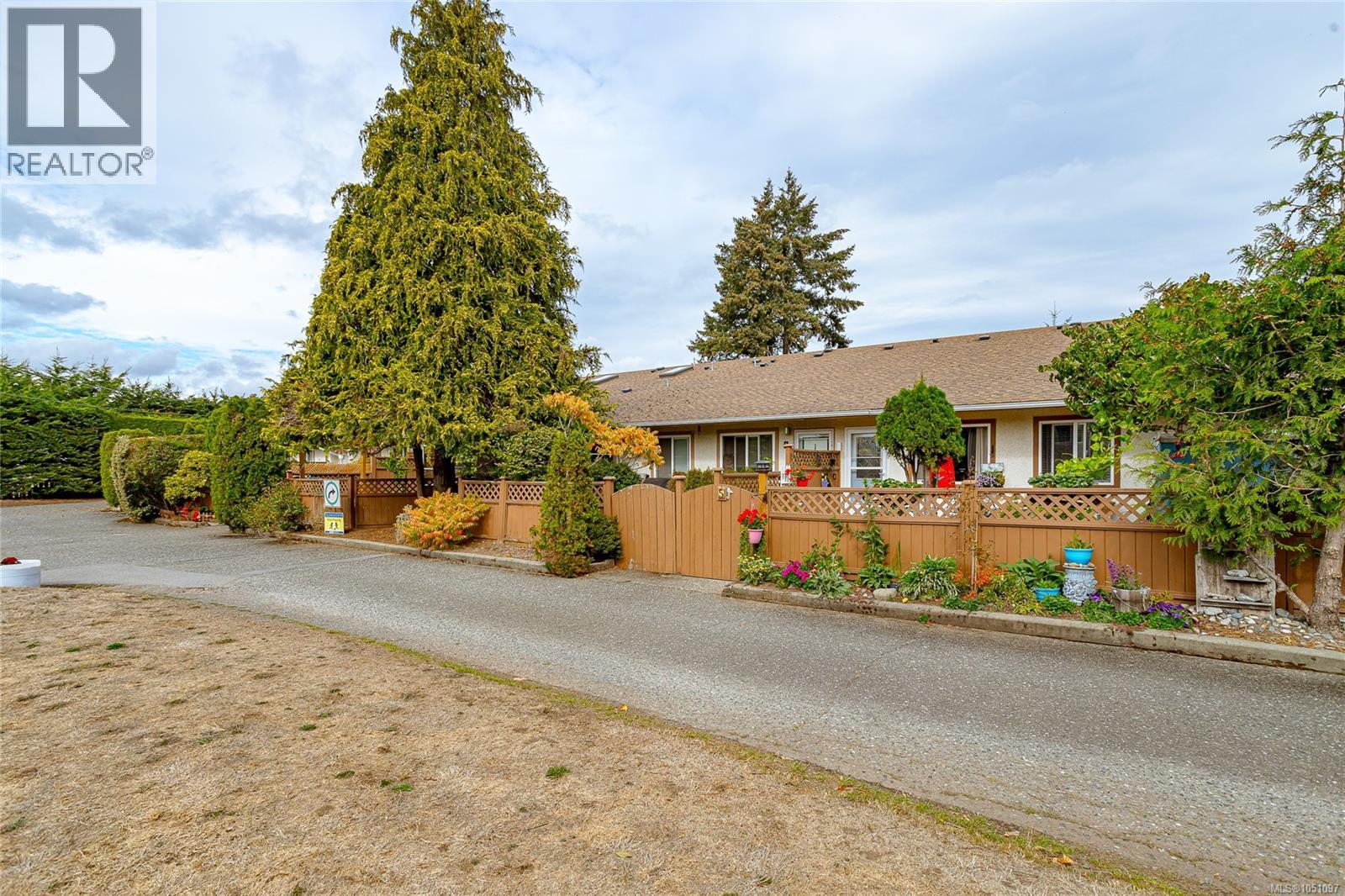 #5 974 Dunford Ave - Image 3
