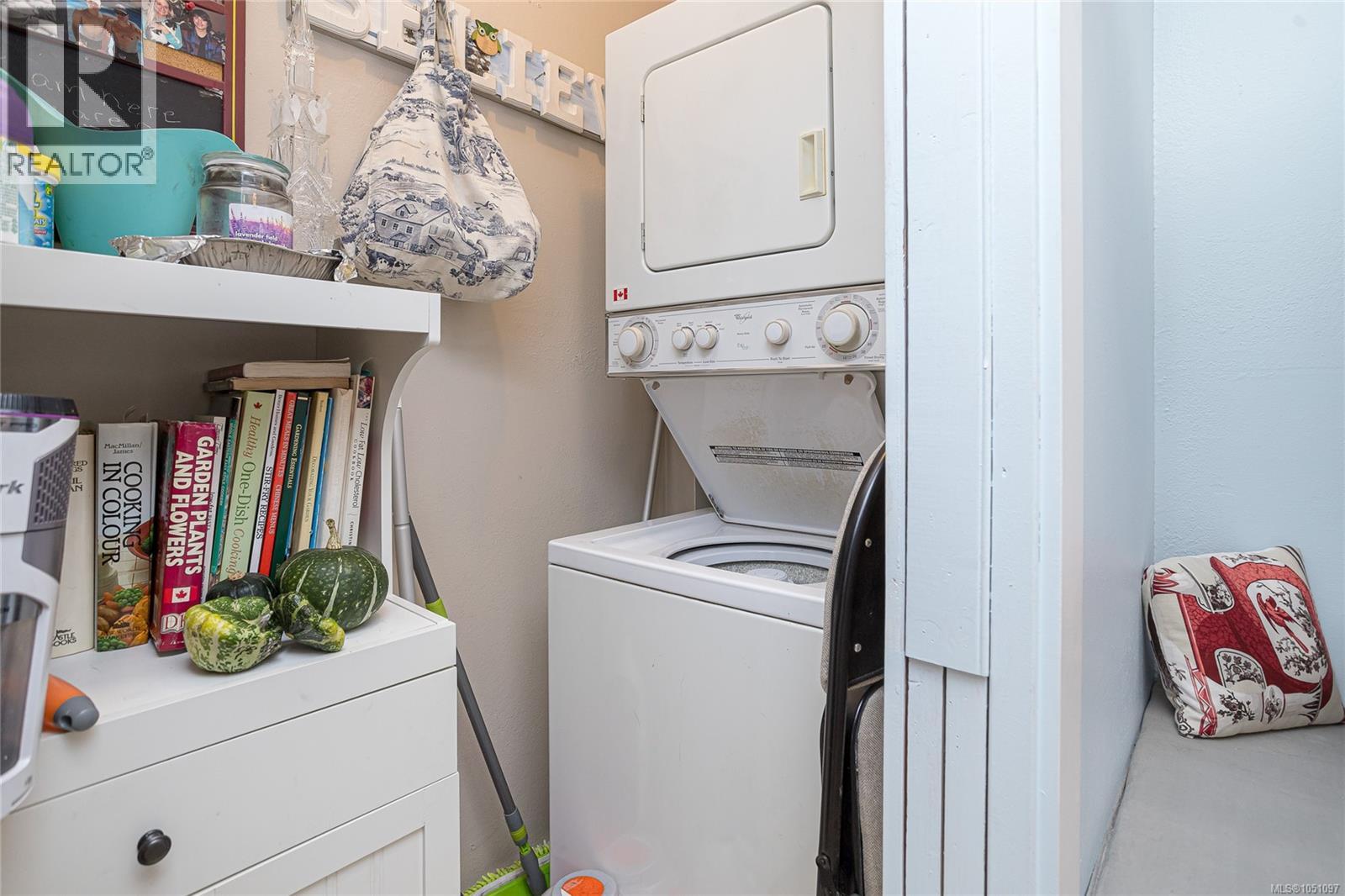 #5 974 Dunford Ave - Image 17