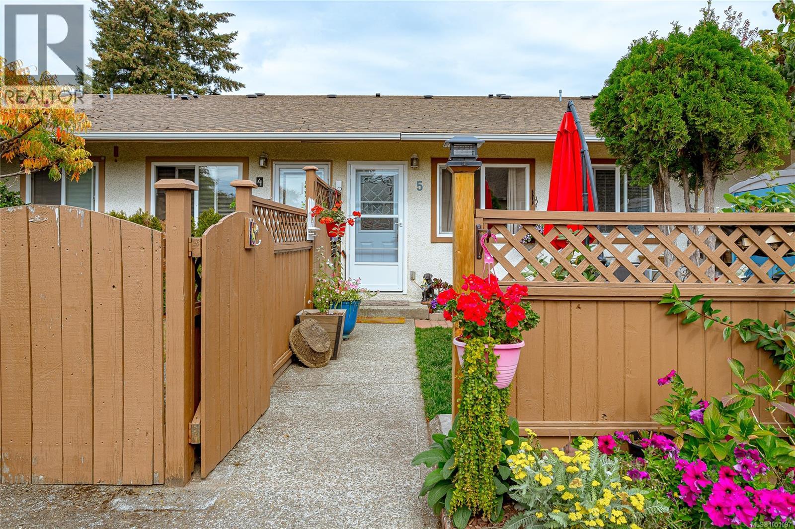 #5 974 Dunford Ave - 1