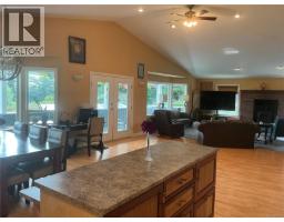 Living room - 210 Poplar Rd, Alert Bay, BC V0N1A0 Photo 10