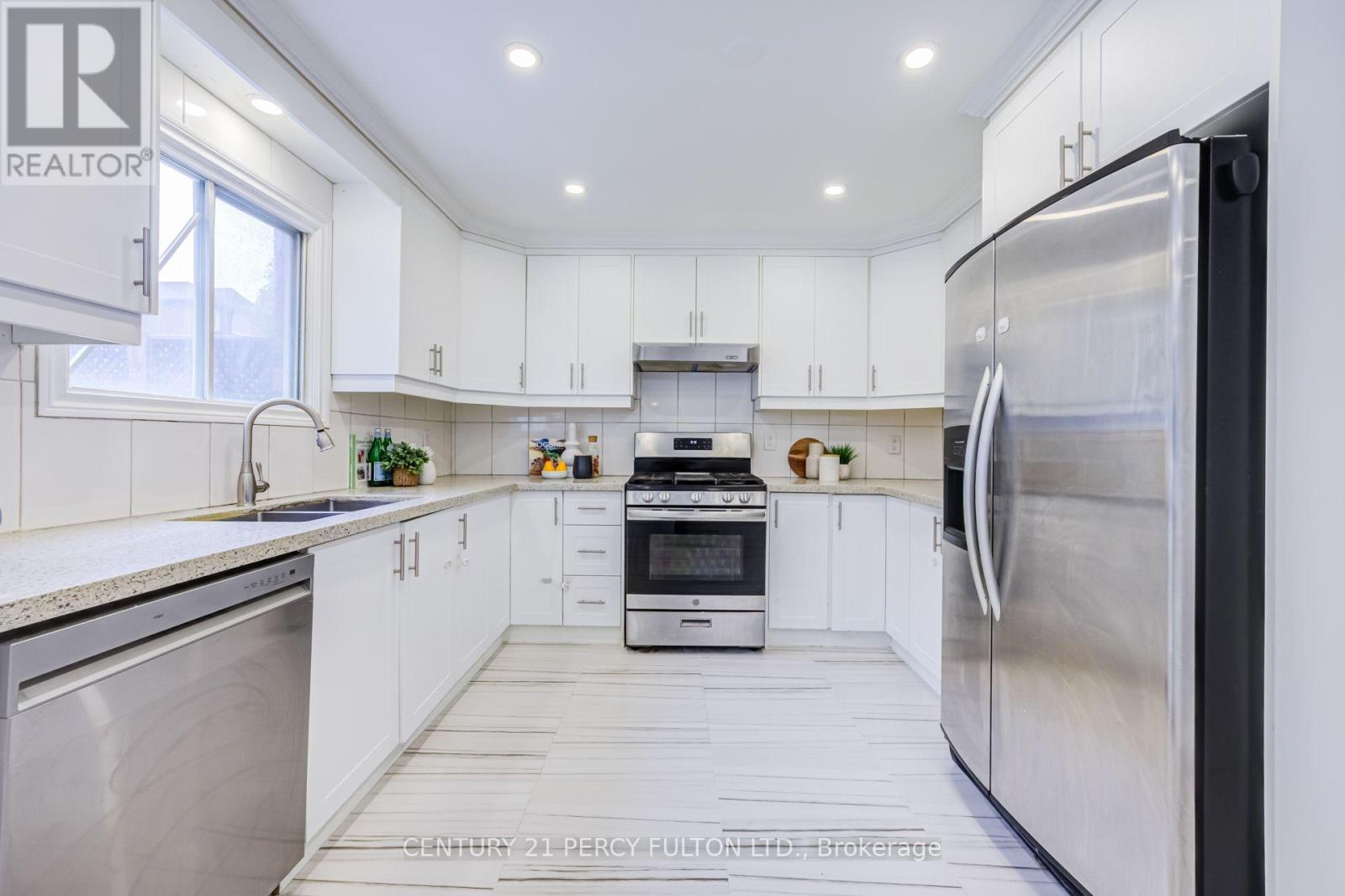 8 SAYOR DRIVE - Image 10
