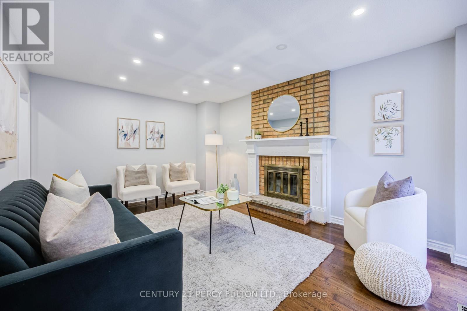 8 SAYOR DRIVE - 17