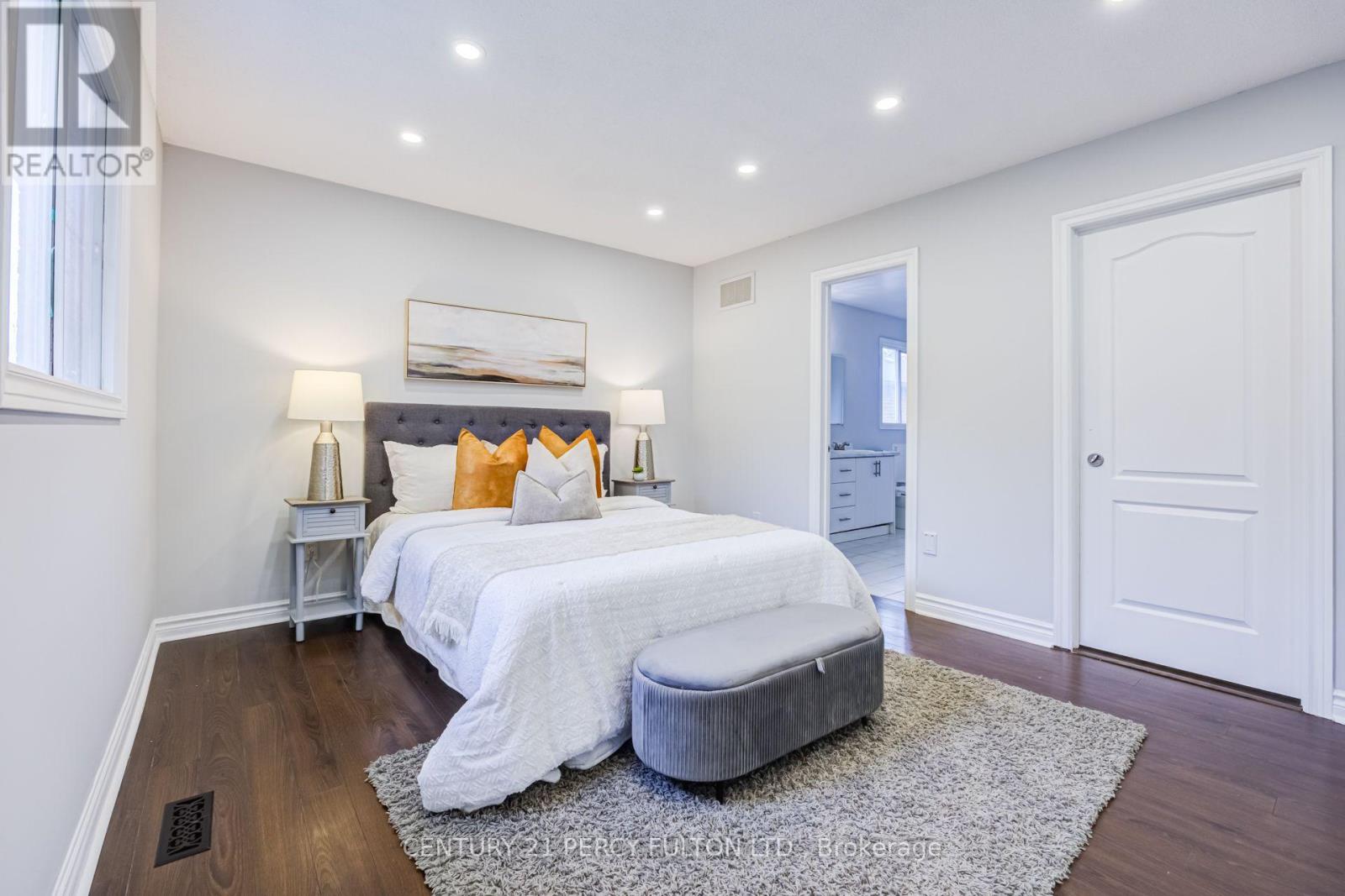 8 SAYOR DRIVE - 24