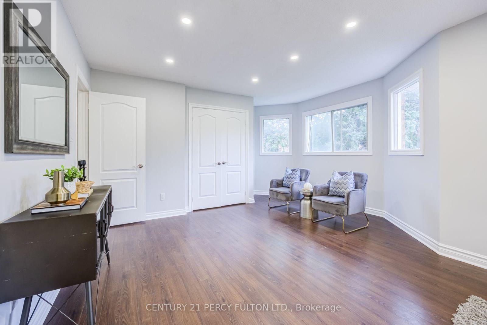 8 SAYOR DRIVE - 25