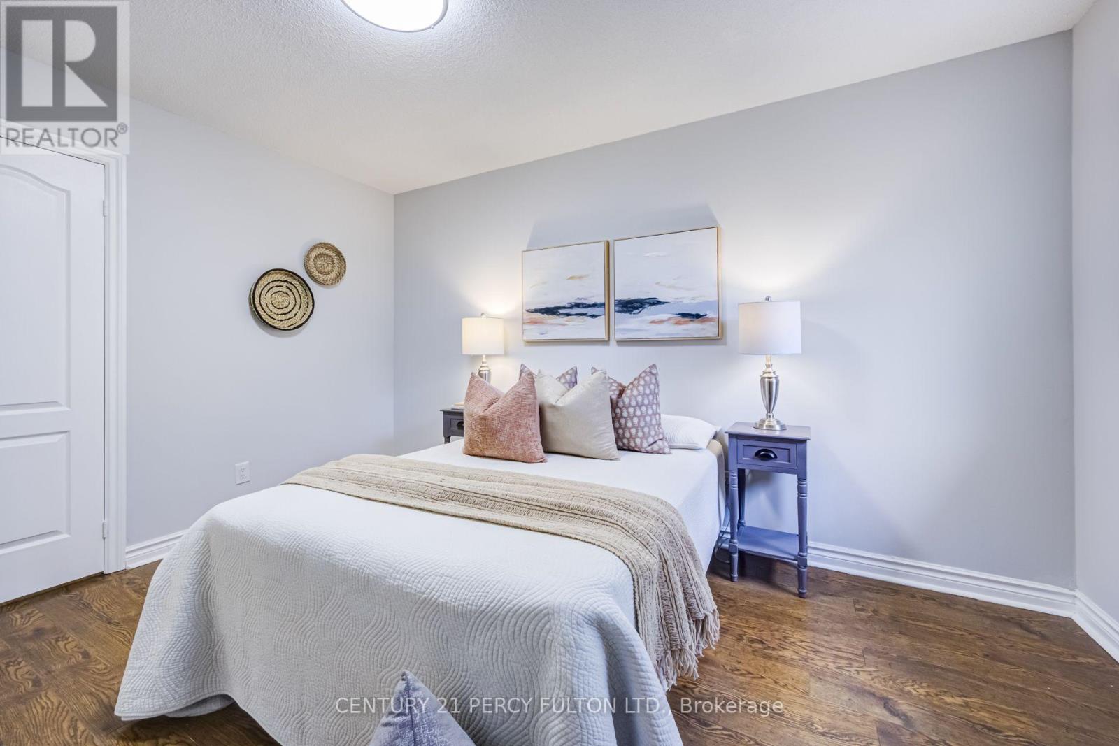 8 SAYOR DRIVE - Image 32