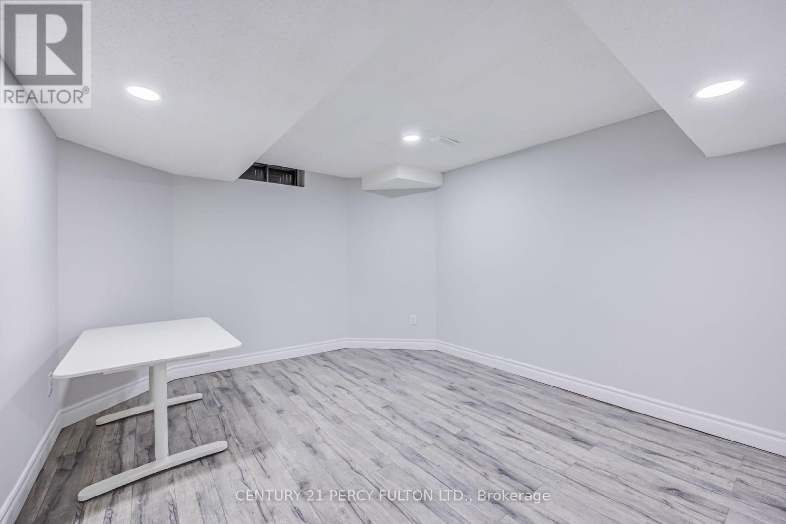 8 SAYOR DRIVE - 41